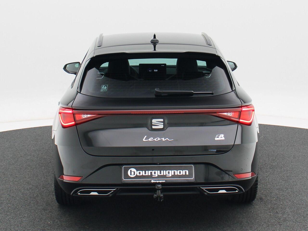 Seat LEON Sportstourer FR Business 1.5 TSI eHybrid PHEV 204pk | Trekhaak | Adaptive cruise control | Navigatie | Black pack