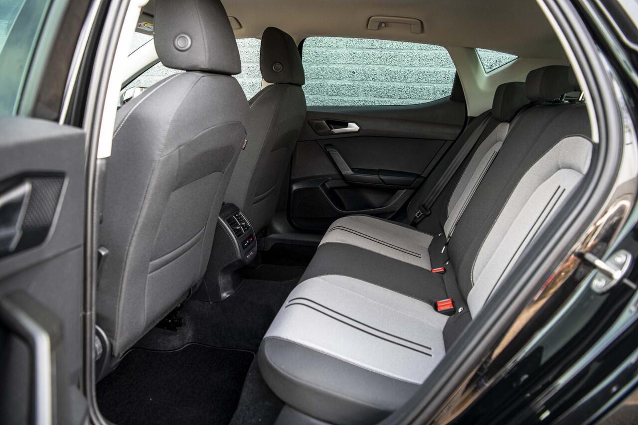 Seat LEON 1.0 TSi 110 pk Style Launch Edition | Elek. Trekhaak | Camera | Stoel-/Stuurwielverwarming