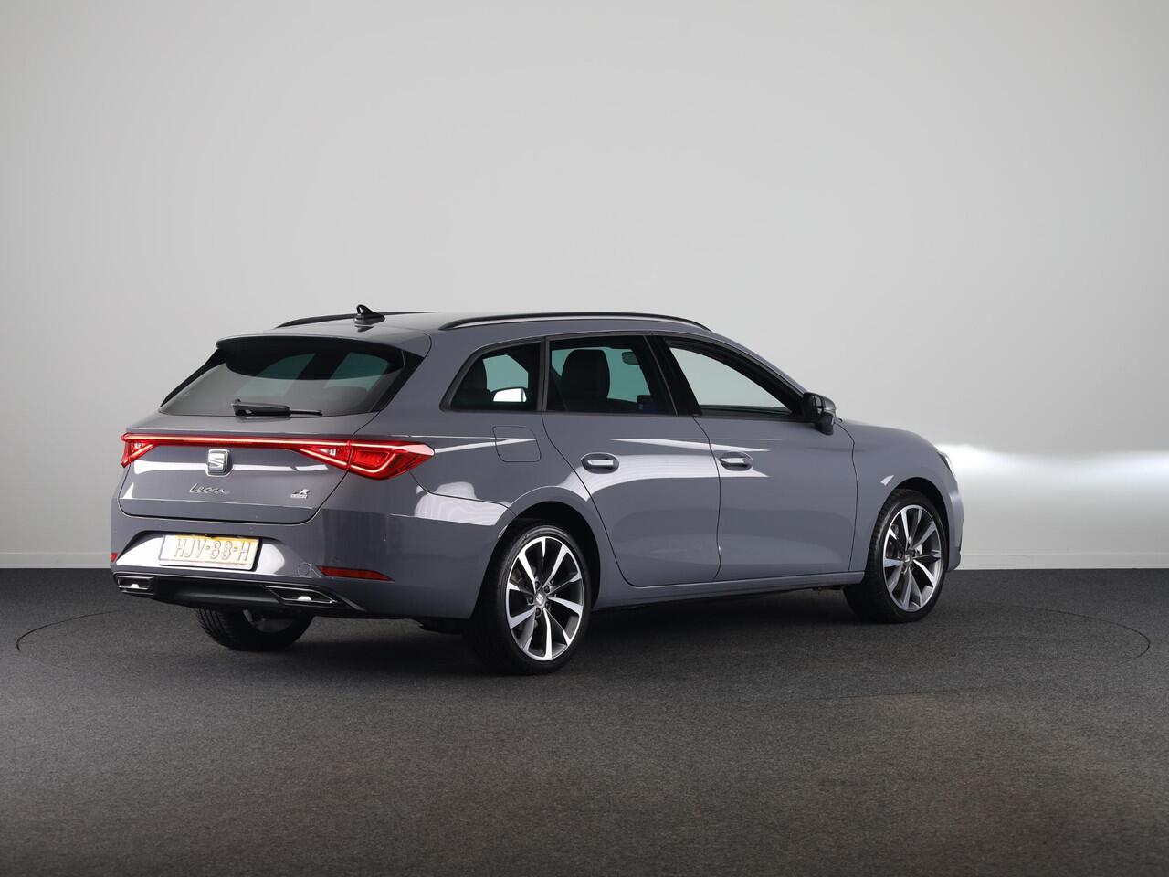 Seat LEON Sportstourer 1.5 TSI e-Hybrid FR PHEV First Edition 204 pk Automaat | Verlengde garantie | Navigatie | Parkeersensoren | Achteruitrijcamera | Adaptieve cruise control |