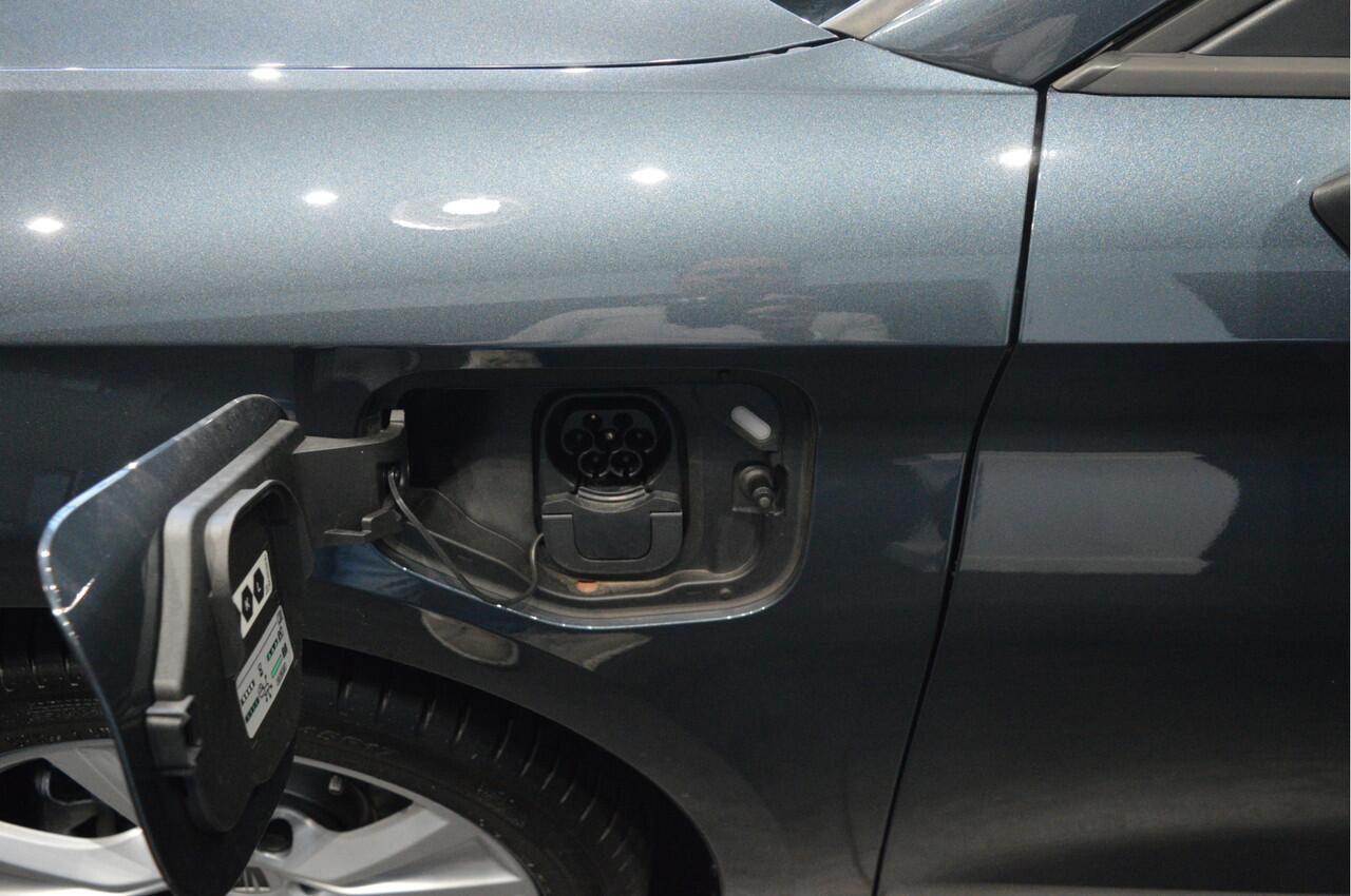 Seat LEON Sportstourer 1.5 TSI e-Hybrid FR clima cruise trekhaak 17 inch !!