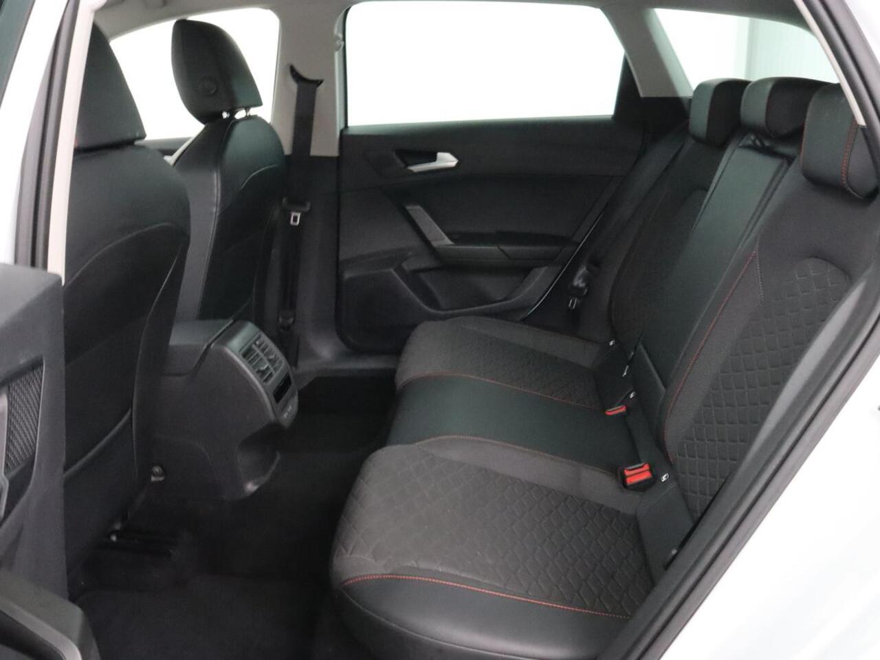 Seat LEON 1.4 TSI e-Hybrid FR | Trekhaak | Stoelverwarming | Camera | Adaptive cruise | Carplay | Navigatie | Full LED | Park Assist | Climate control | Bluetooth | PHEV | Plug In