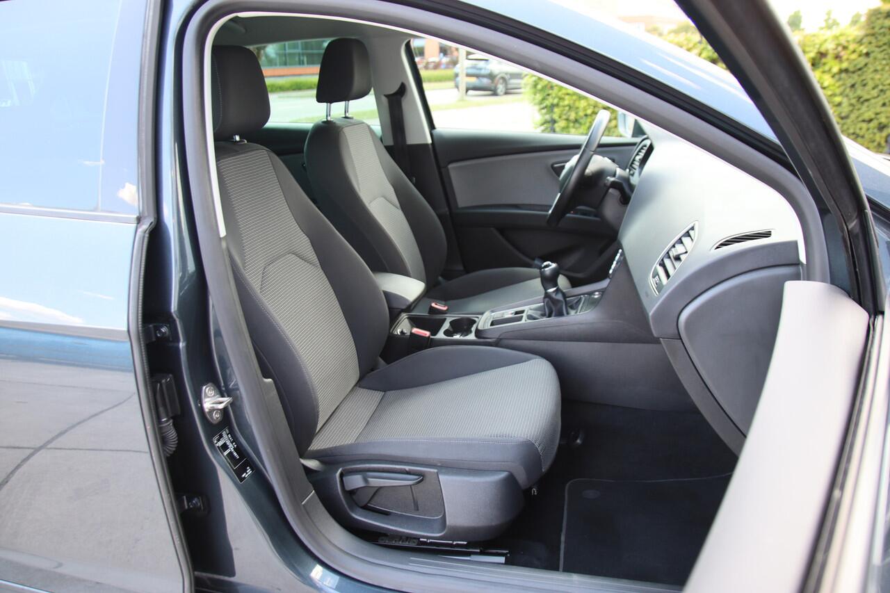 Seat LEON 1.0 EcoTSI Style Business Intense Carplay, 2x PDC, NL Auto Aanbieding!