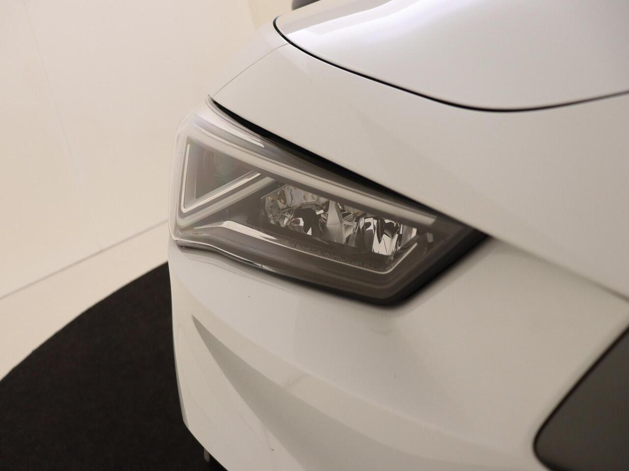 Seat LEON Sportstourer 1.0 eTSI DSG FR Business Intense