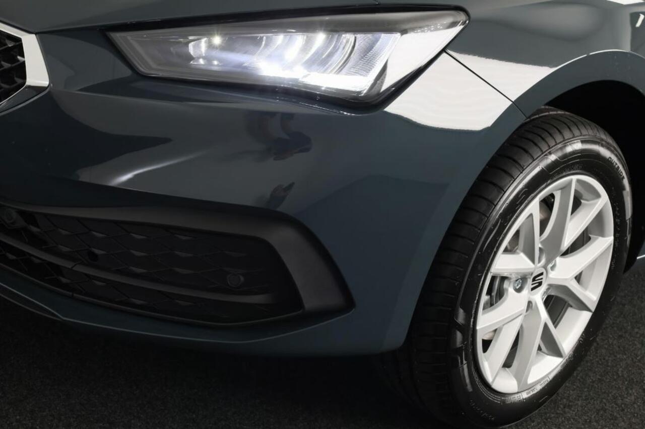 Seat LEON 1.5 TSI Style Carplay / Sensor Achter / LED / Airco