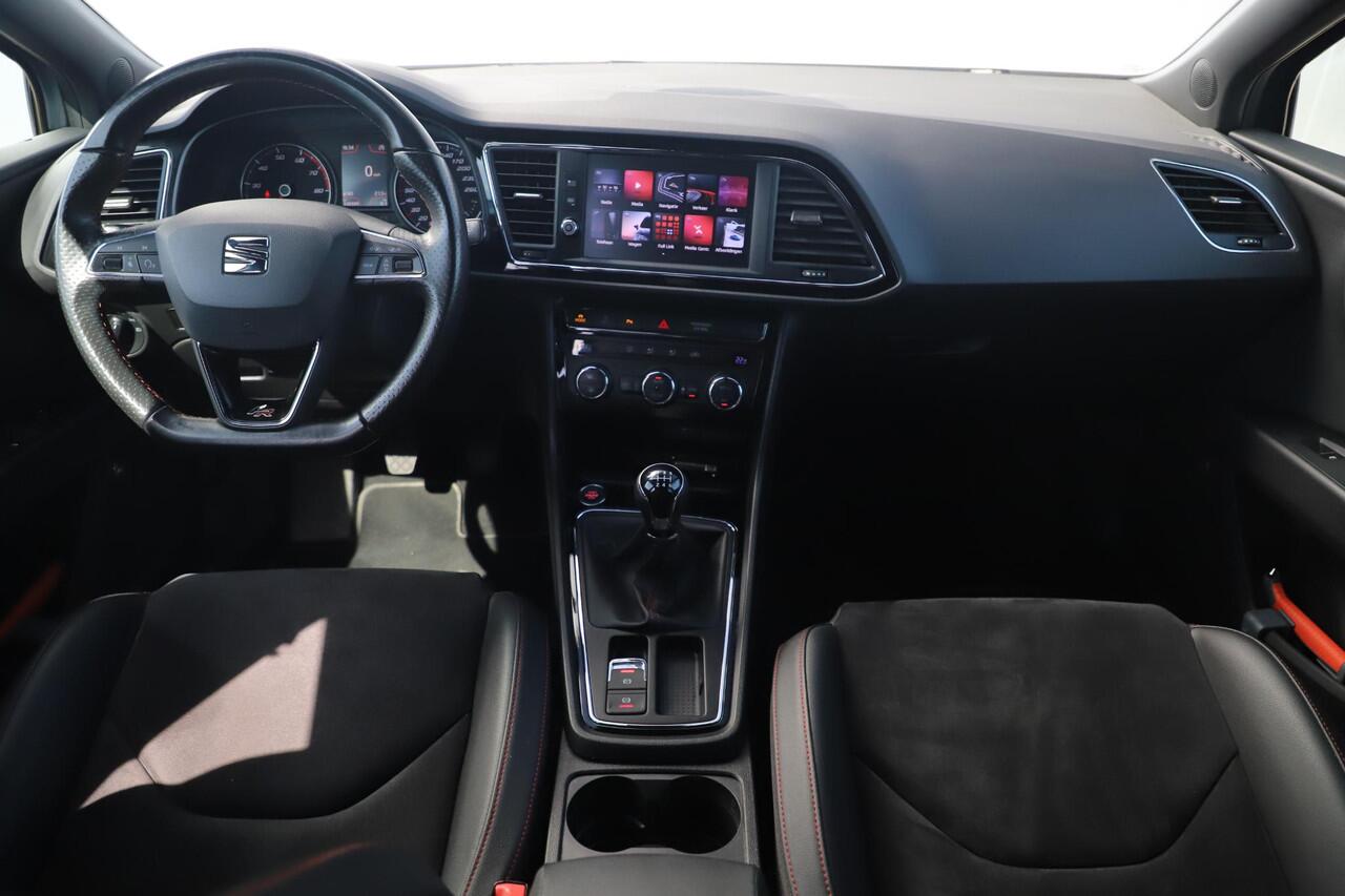 Seat LEON ST 1.5 TSI FR Business Intense 131PK Virtual Cockpit 18 inch LMV Half Leder Beats Audio Navigatie Clima Cruise Sfeerverlichting
