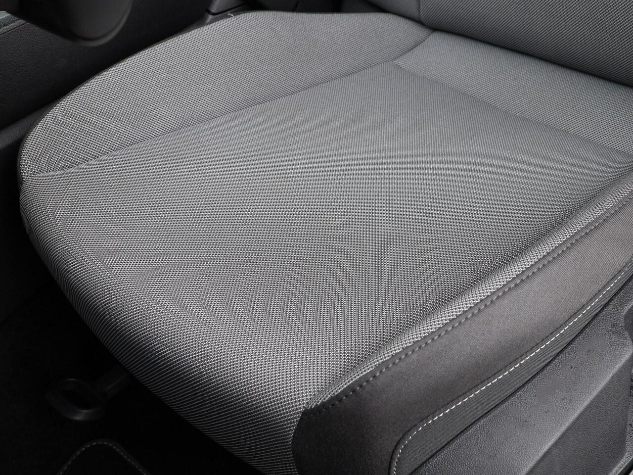 Seat LEON Sportstourer 1.0 TSI 110pk Style Business Intense · Apple/Android Car Play · Camera · Navigatie · P-Sensoren · Park Assist · 16'' Inch · Garantie t/m 10-10-2027 of 100.000km