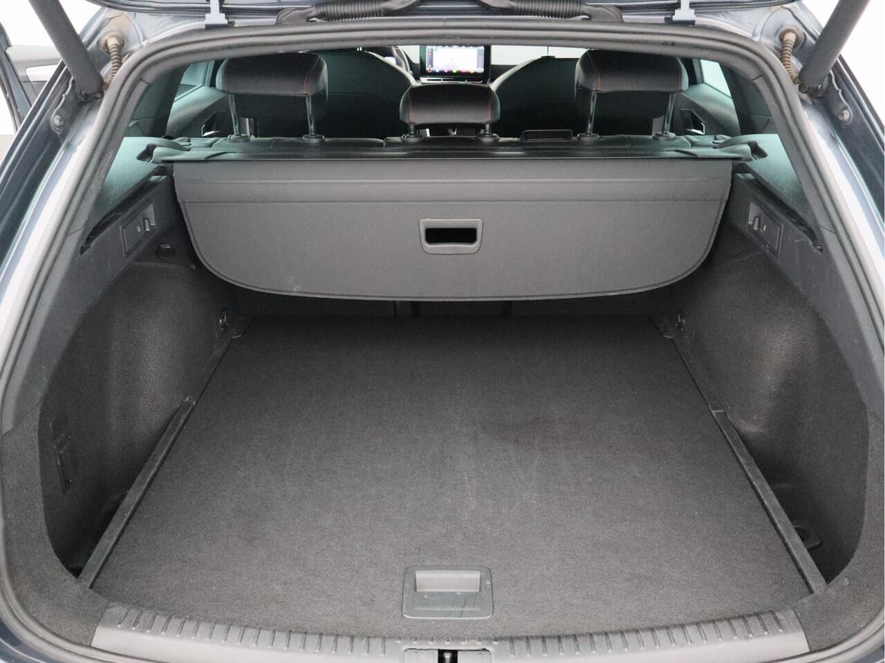 Seat LEON Sportstourer 1.5 TSI FR Business Intense/ mooie auto!