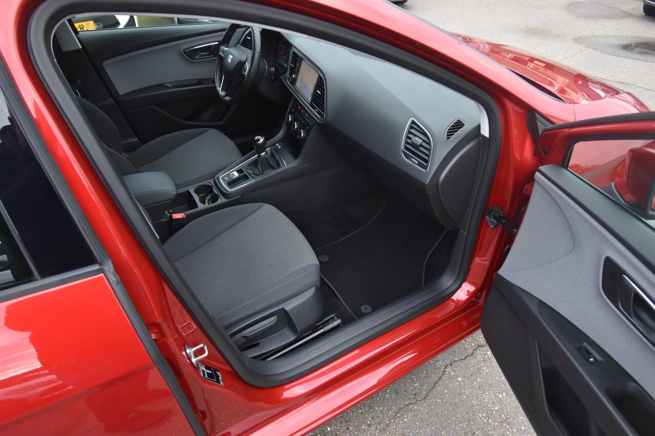Seat LEON ST 1.6 TDI Style Business Intense , TREKHAAK , CLIMATR , CR CONTR , PDC V+A , NAVI ,