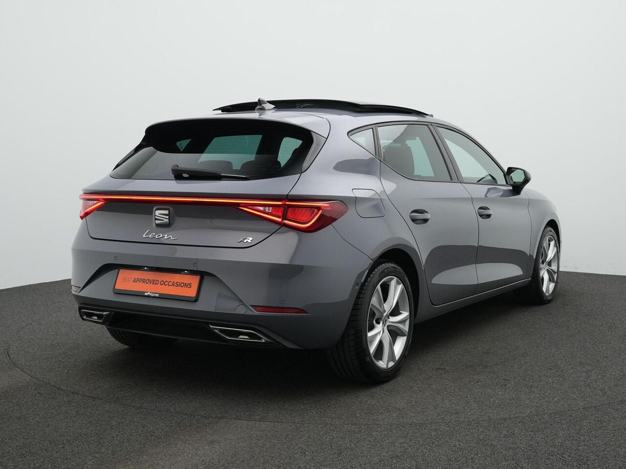 Seat LEON 1.0 TSI 110 pk FR | Panoramadak | Stuur-/stoelverwarming | Achteruitrijcamera | Adaptive Cruise
