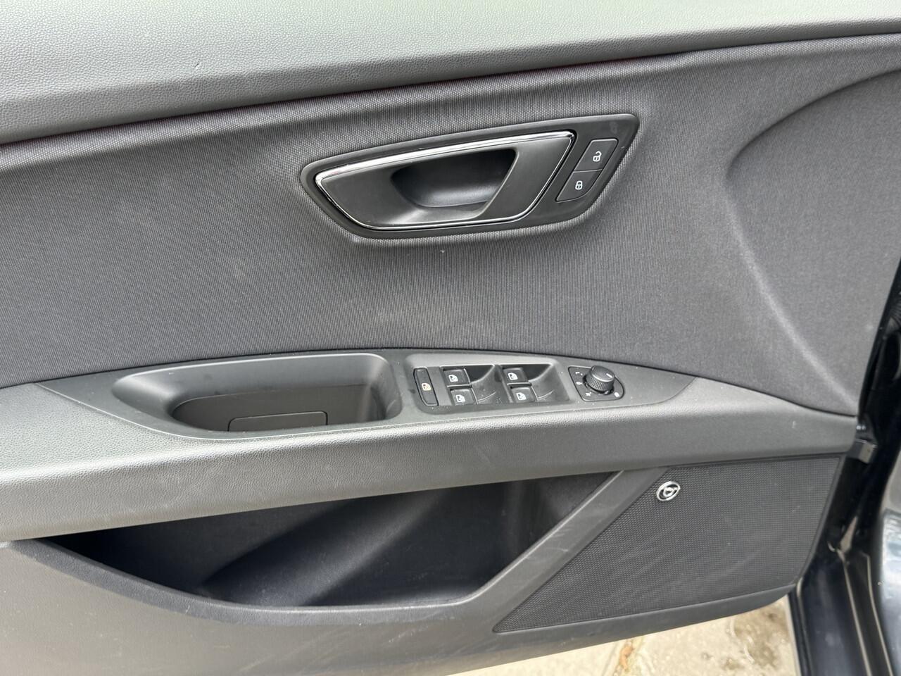 Seat LEON 1.5 TSI 150pk DSG FR Ultimate Edition Stoelverwarming LED Koplampen Virtual Cockpit BEATS Audio