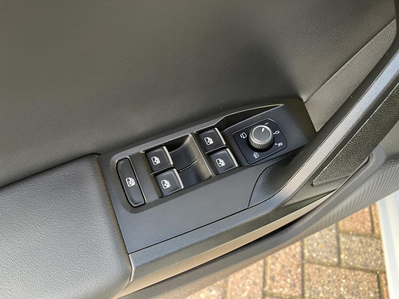 Seat LEON Sportstourer 1.4 TSI eHybrid PHEV FR Business Intense / AUTOMAAT/ PANO/ DIGITAL DASH/ RIJ-MODI/ LED/ 17" LMV/ PARK. SENSOREN/ STOEL-STUUR VERWARM./ ADAPT. CRUISE/ CLIMA