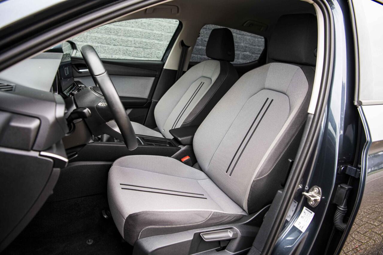 Seat LEON 1.0 TSi 110 pk Style Business Intense | LED Signature | 18" | Navigatie