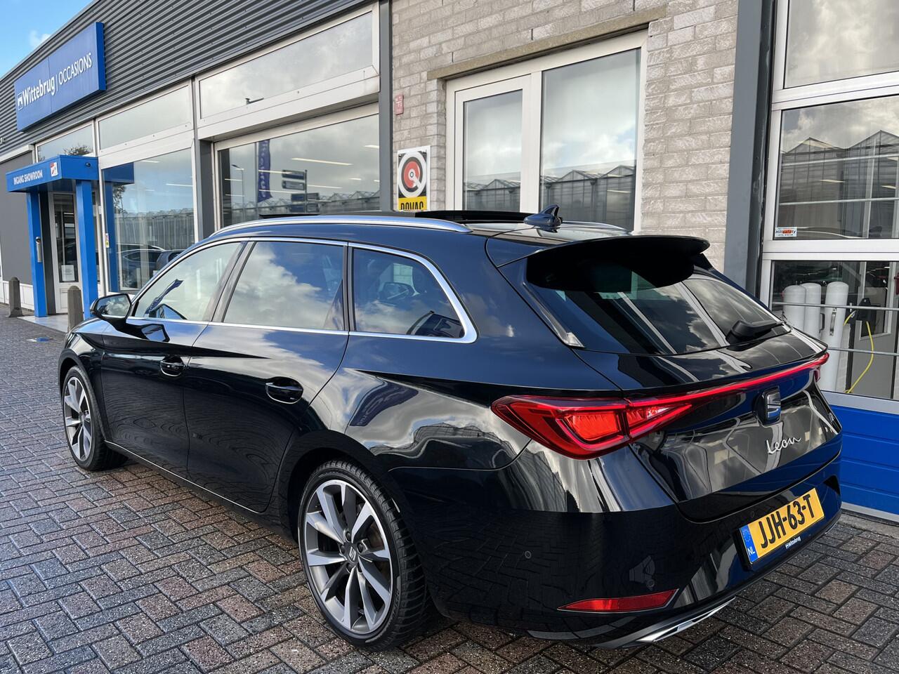 Seat LEON Sportstourer 1.5 eTSI FR Business Intense / AUTOMAAT/ PANO/ BEATS/ STANDKACHEL/ ELEK. TREKHAAK/ CAMERA/ PARK. SENSOREN/ MEMORY SEATS/ LED/ STOEL-STUURVERWARM./ ADAPT. CRUISE/ FULL LINK/ NAVI/ CLIMA/ DAB