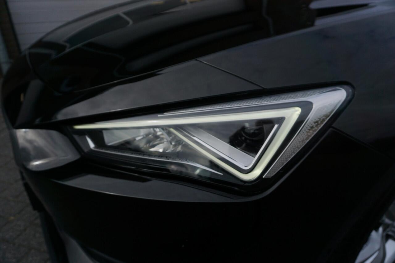 Seat LEON Sportstourer 1.0 TSI FR SPORT LUXE KEURIGE NETTE STAAT PANORAMADAK VIRTUEEL COCKPIT CAMERA STOEL+STUURVERWARMING ANDROID/APPLECARPLAY NAVI 17INCH KEYLESS CLIMA CRUISE BLUETOOTH ENZ...