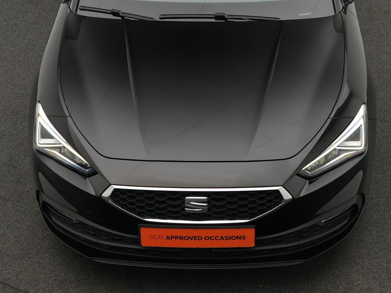 Seat LEON Sportstourer 1.5 eTSI 150 pk DSG Style Business Intense | Full LED | Achteruitrijcamera | Trekhaak | Adaptive Cruise | Park Assist | Side Assist | 16 inch