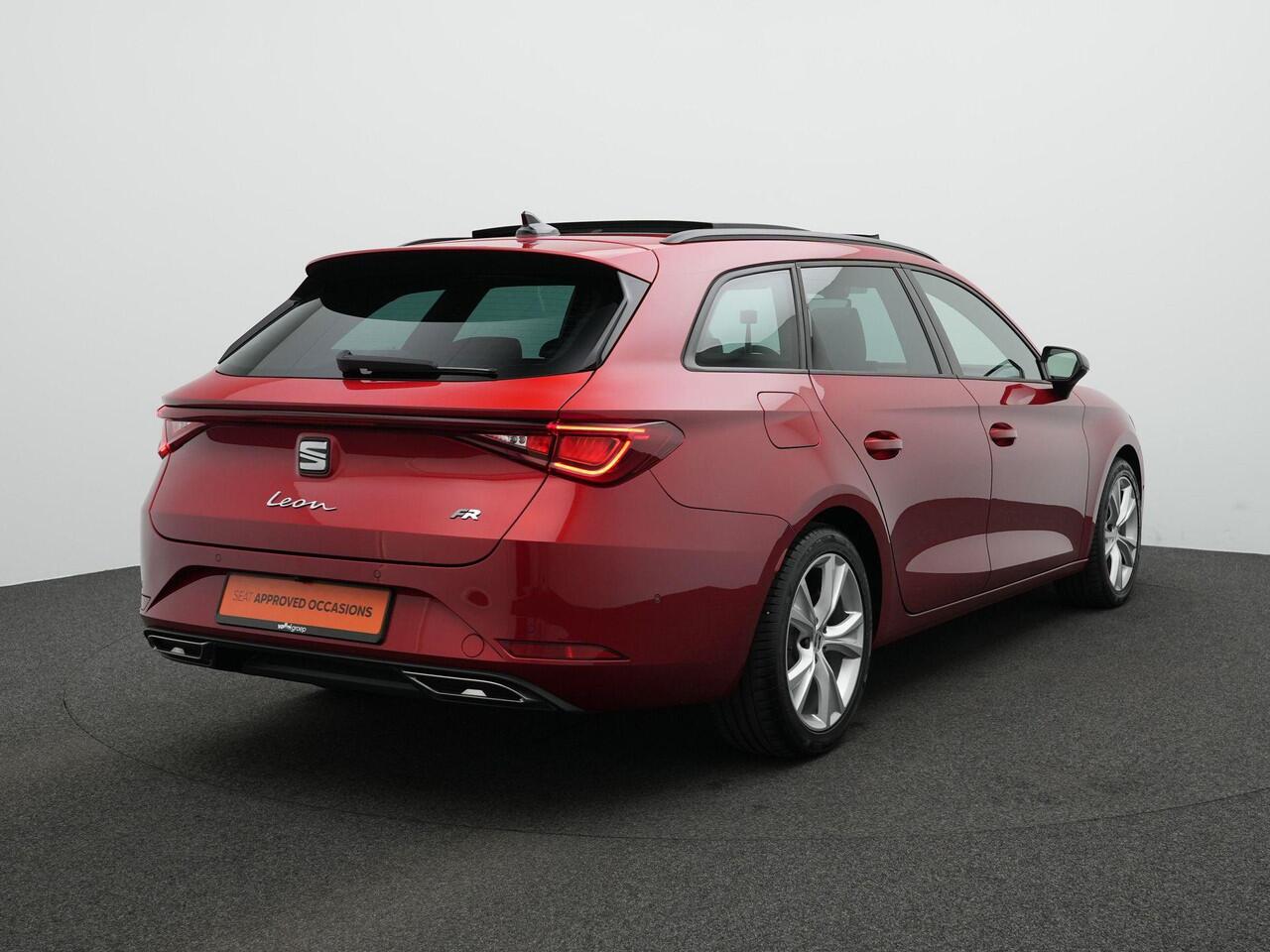 Seat LEON Sportstourer 1.0 eTSI 110 pk DSG FR Business | Panoramadak | Achteruitrijcamera | Navigatie | Adaptive Cruise