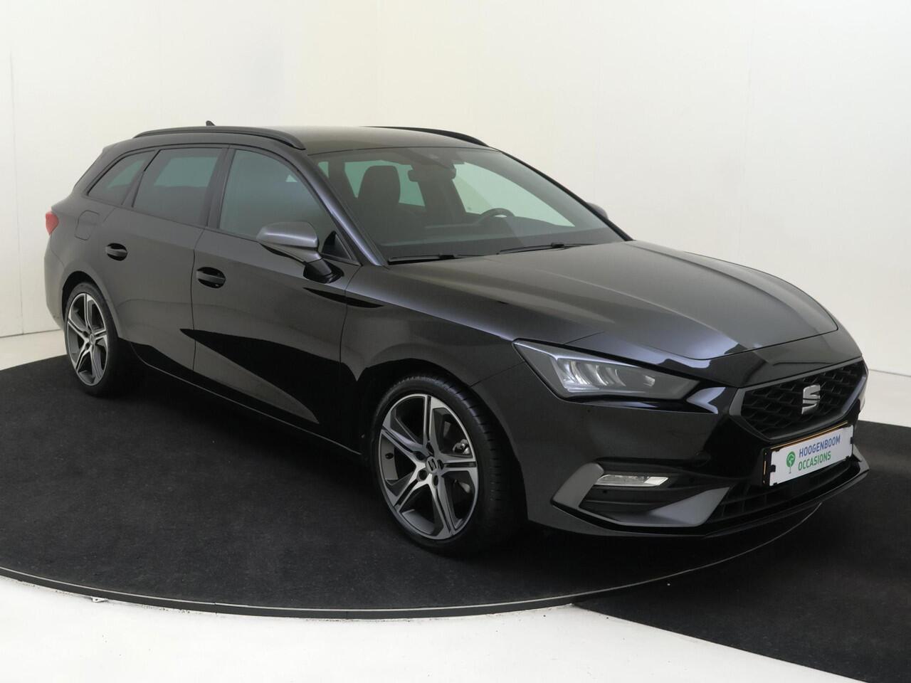 Seat LEON Sportstourer 1.0 eTSI FR Business | Parkeersensoren achter | 3-zone airco | Cruise Control | CarPlay | Lane assist | Elektrisch inklapbare buitenspiegels |
