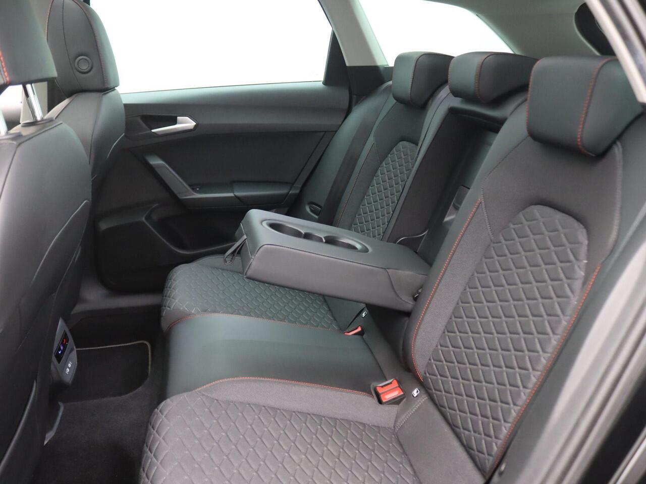 Seat LEON Sportstourer 1.4 TSI eHybrid PHEV FR Business Intense 204PK DSG SOH 87%, Panorama Dak, Elektr. Achterklep, Achteruitrijcamera, Keyless, Adaptieve Cruise Controle, Stoel-stuurverwarming, 17" LM Velgen