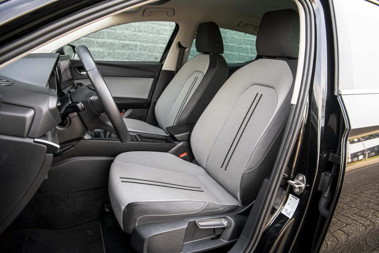 Seat LEON 1.0 TSi 110 pk Style Launch Edition | Elek. Trekhaak | Camera | Stoel-/Stuurwielverwarming