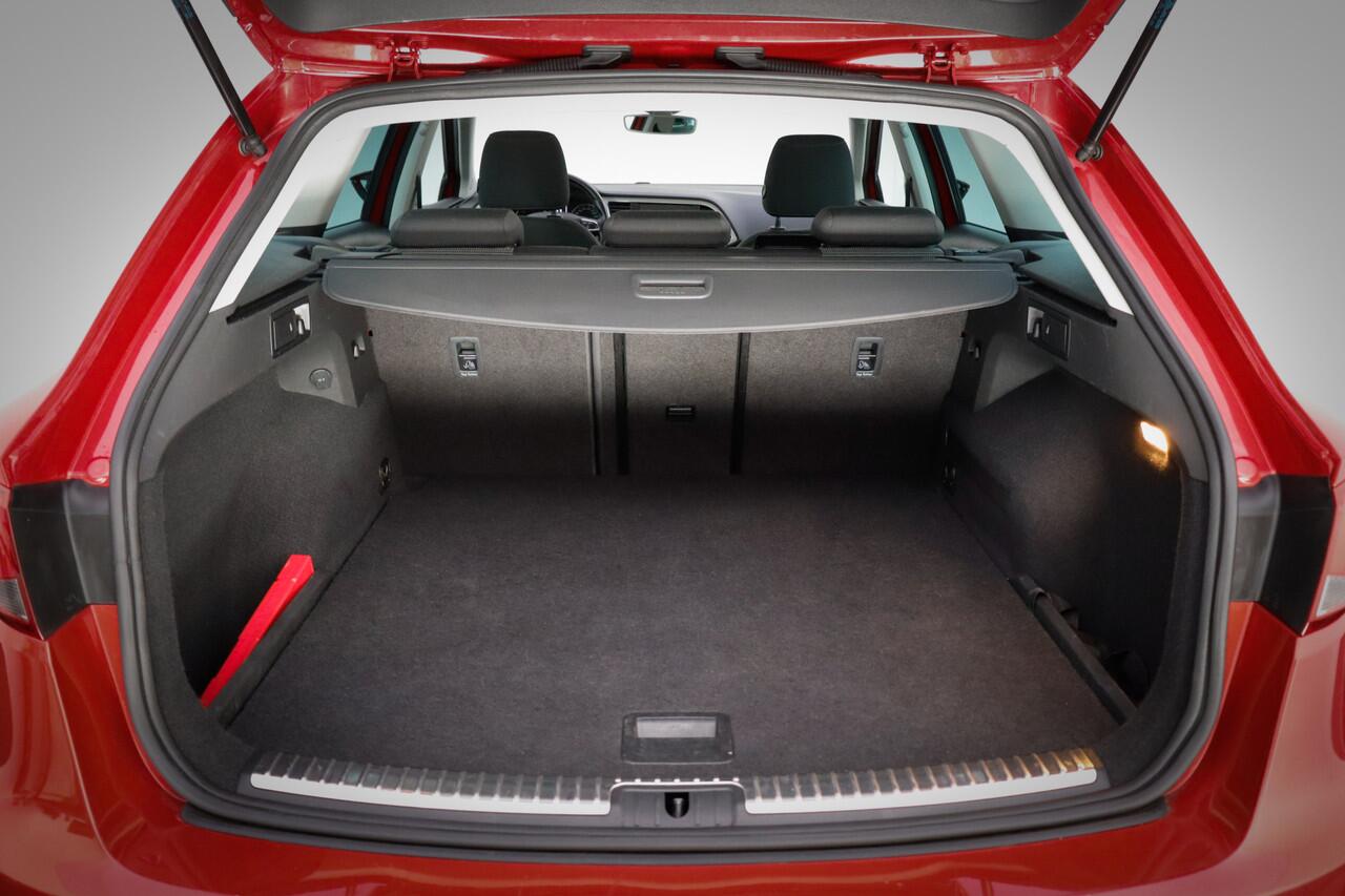 Seat LEON ST 1.5TSI Intense ADAPT CRUISE | CAMERA | CARPLAY | ELEK. INKL. SPIEGELS | CLIMA