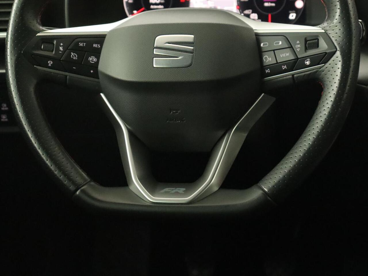 Seat LEON 1.0 TSI FR Intens | Stoel & stuurverwarming | Carplay | Camera | Adaptive cruise | Navigatie | Park Assist | Digital Cockpit | Keyless | Full LED