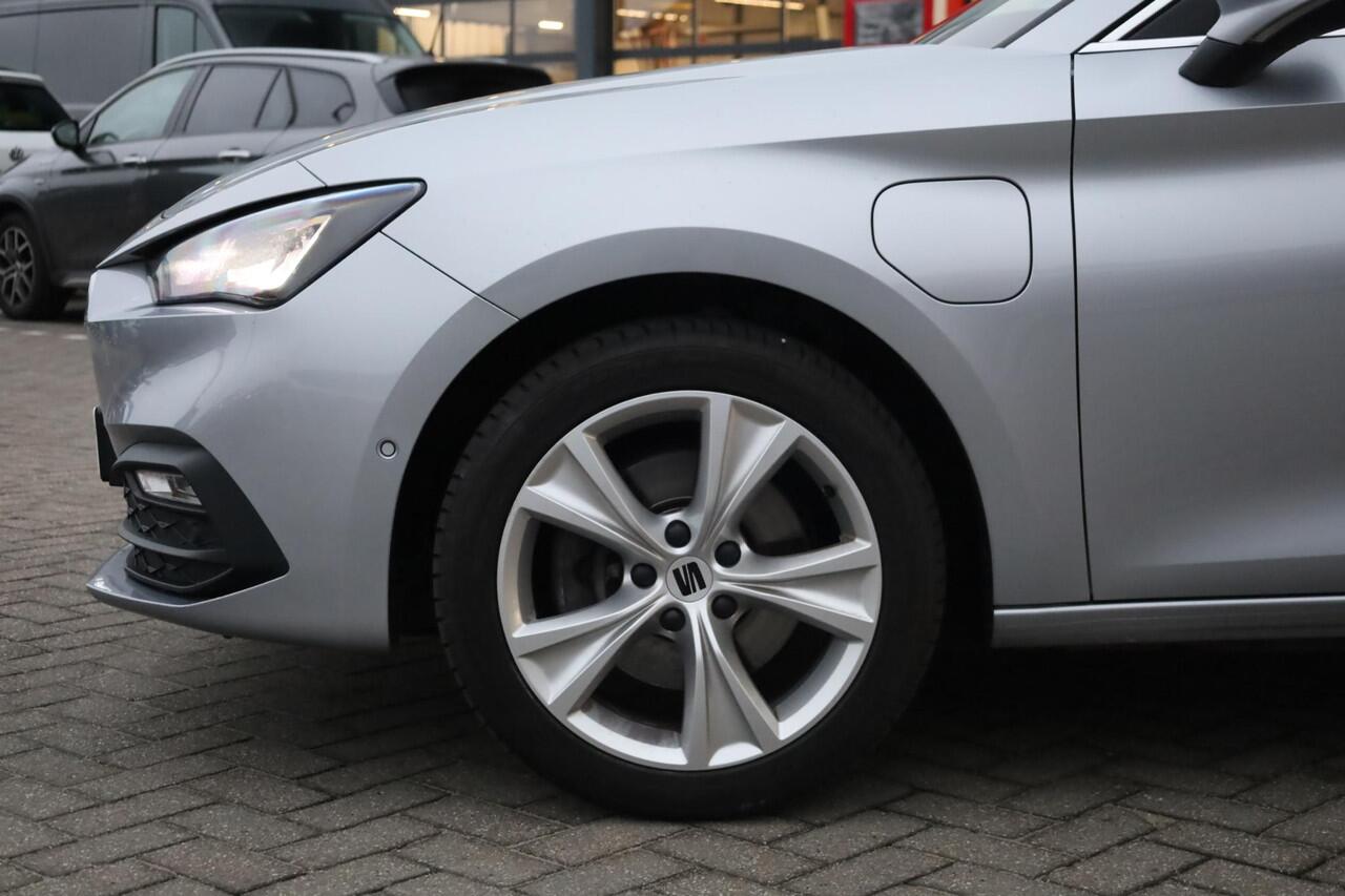 Seat LEON Sportstourer 1.4 TSI eHybrid PHEV Xcellence PL ¤551 p/m* 150PK / 110kW ACC side assist achteruitrijcamera elektrische achterklep keyless navigatie pdc voor en achter LED verlichting 17" LMV spiegel pakket full link carplay voorbereiding draadloos app conn