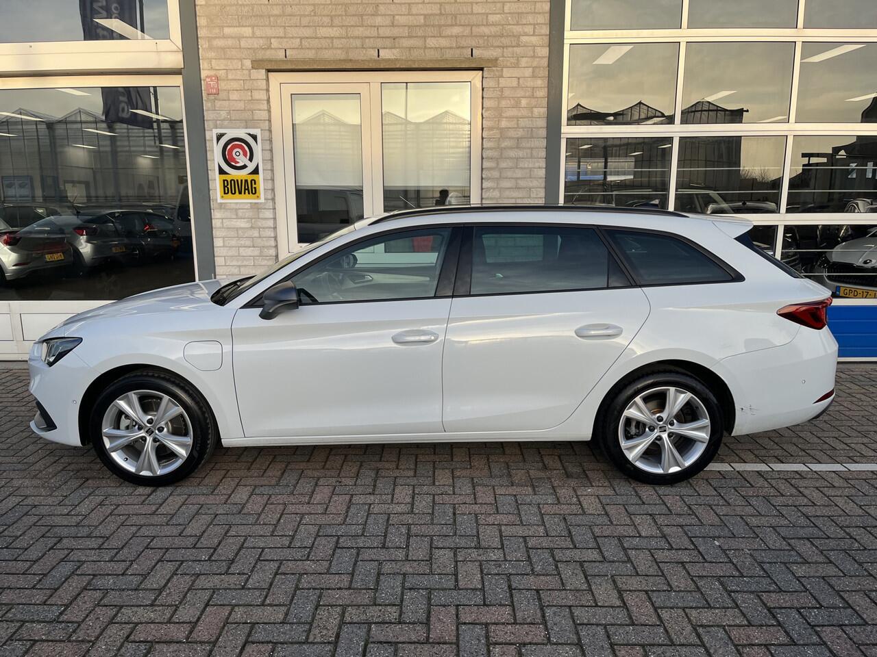 Seat LEON Sportstourer 1.4 TSI eHybrid PHEV FR Business Intense / AUTOMAAT/ PANO/ DIGITAL DASH/ RIJ-MODI/ LED/ 17" LMV/ PARK. SENSOREN/ STOEL-STUUR VERWARM./ ADAPT. CRUISE/ CLIMA