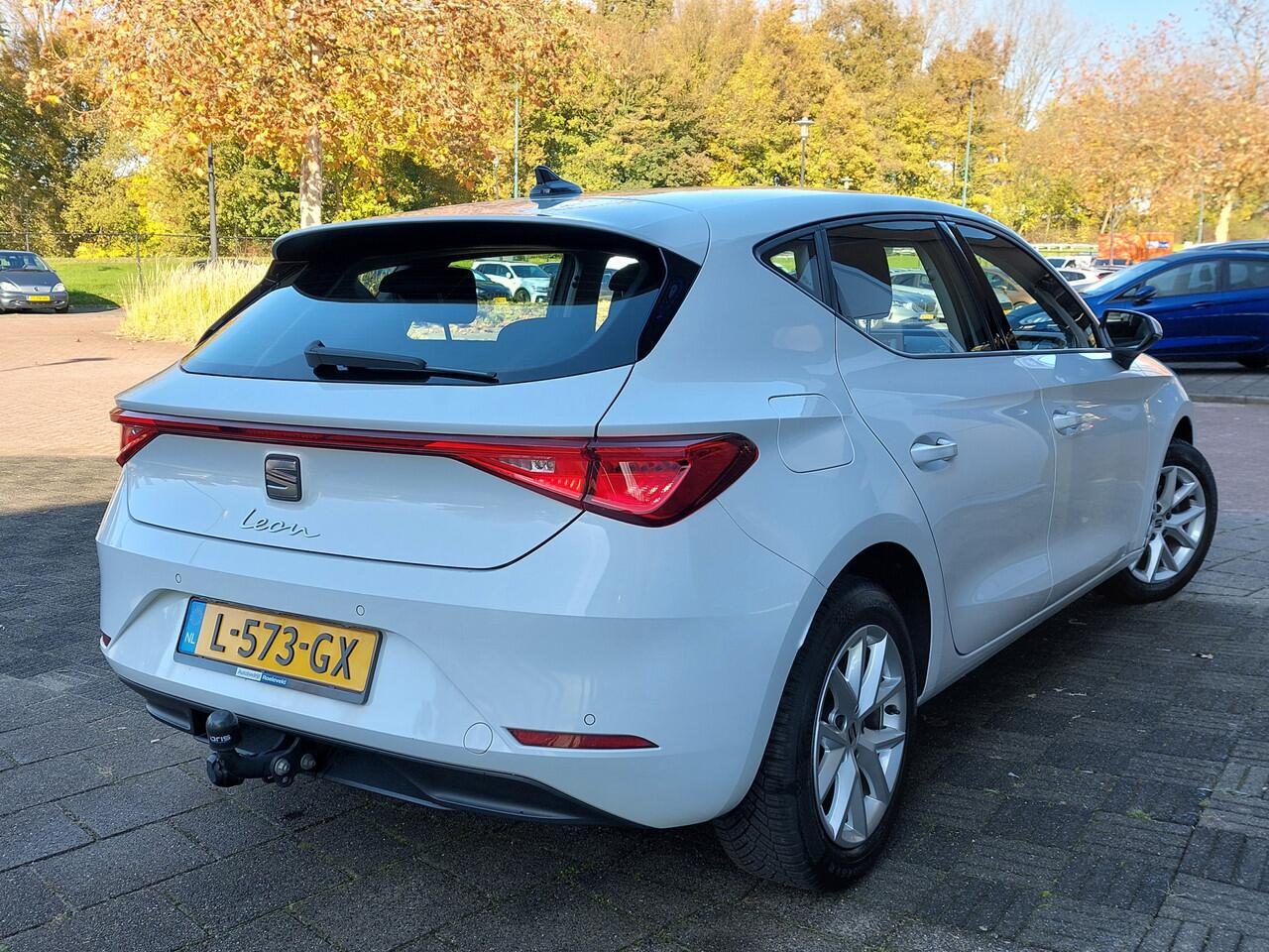 Seat LEON 1.0 TSI 110pk Style | Apple Carplay+Android Auto | Clima | Adap.Cruise | Digitaal Dashboard | Led Koplampen | Pdc | Rijstrook+Licht+Regensensor | 16''lm | Trekhaak