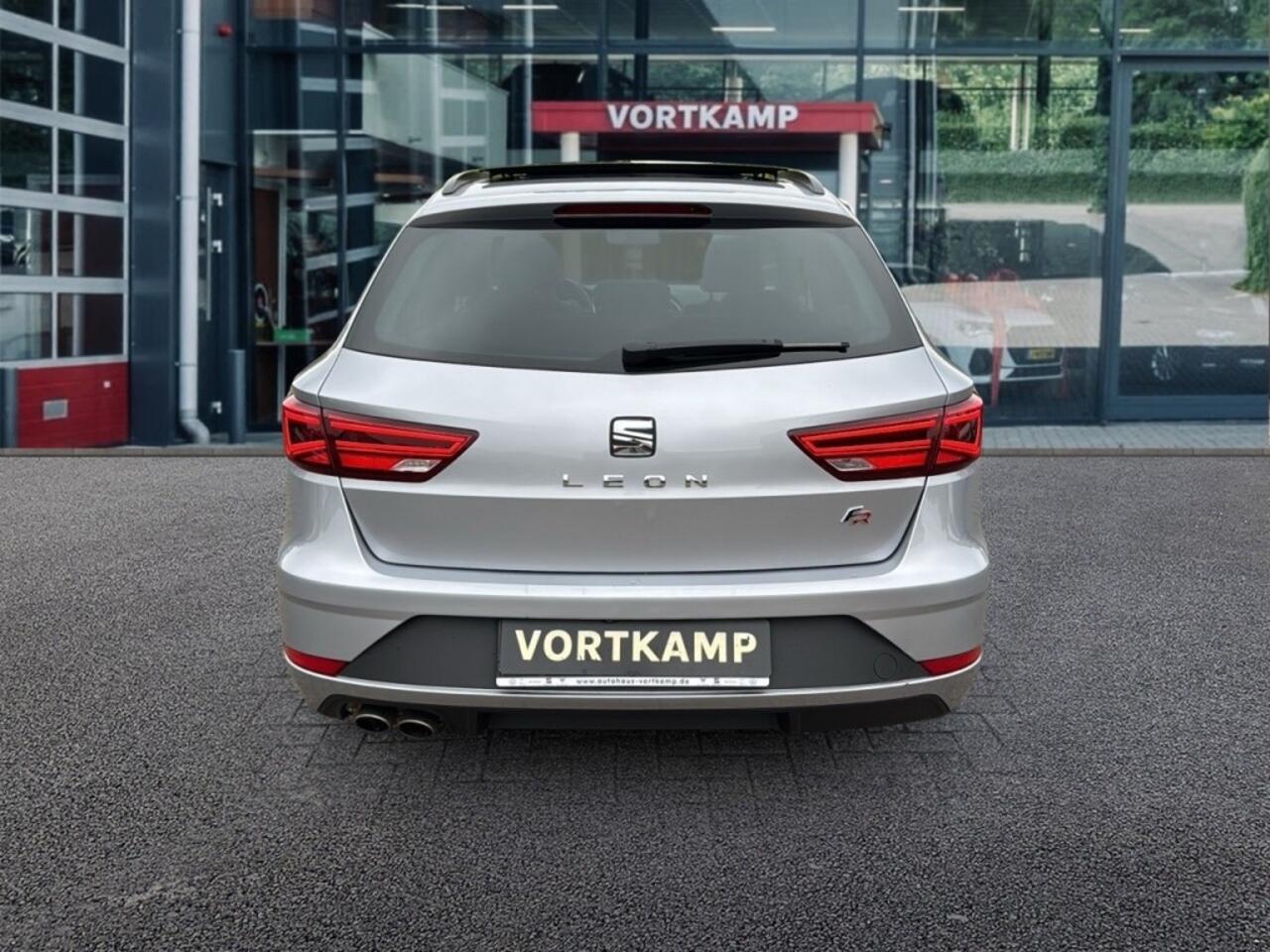 Seat LEON 2.0 TDI DSG FR PANO-DAK/CAMERA/BEATS-AUDIO/NAVI/CARPLAY/ACC/STOELVERW