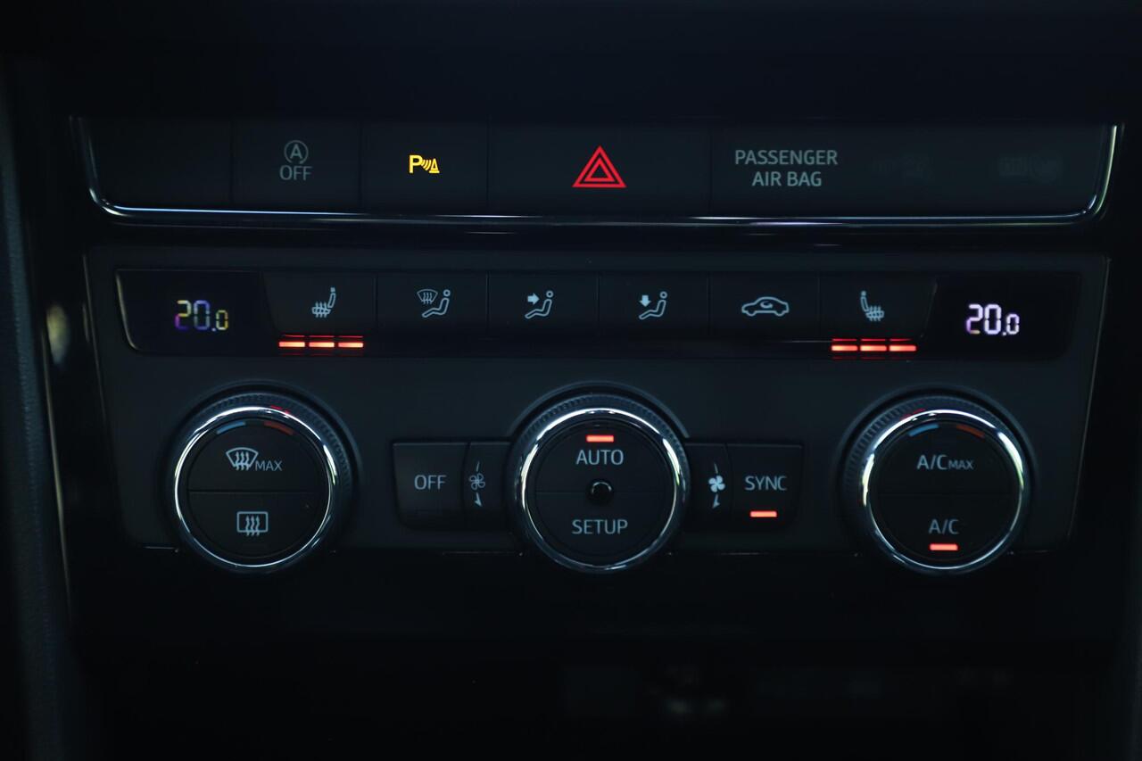 Seat LEON 1.0 TSI FR Ultimate Edition Virtual Cockpit Keyless Full LED Navigatie Carplay Android Achteruitrijcamera Beats Audio Adaptive Cruise Lane Assist