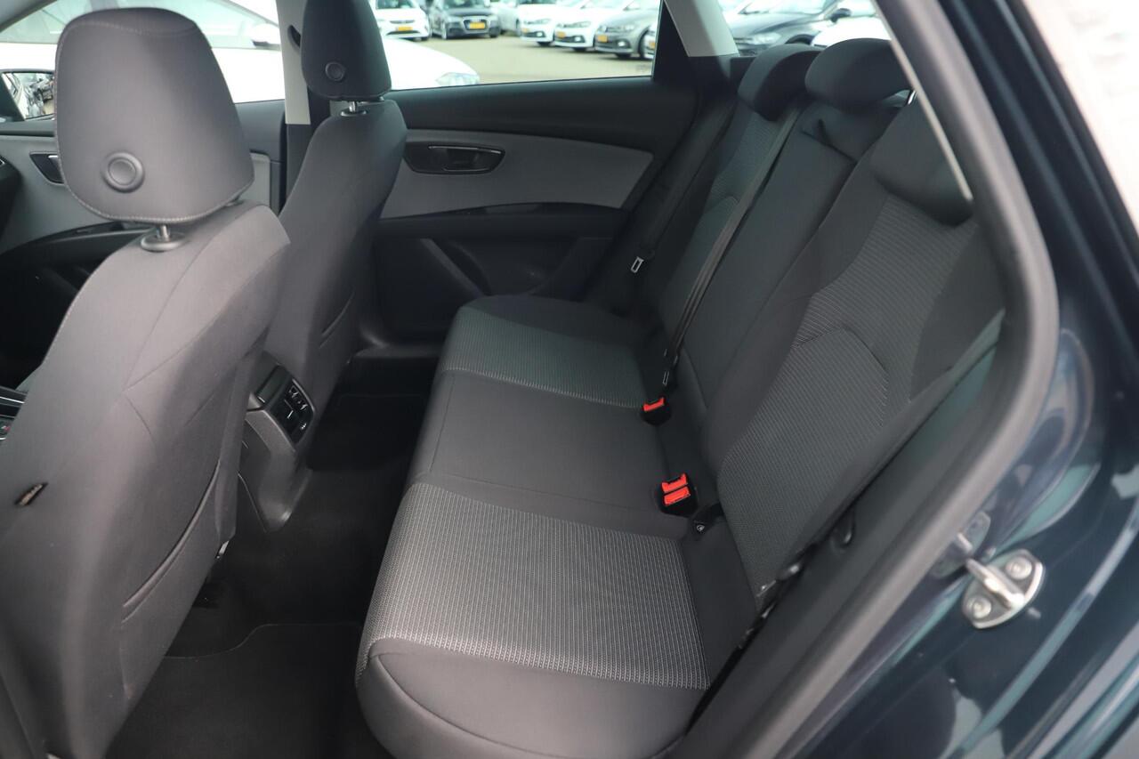 Seat LEON ST 1.0 TSI Style Ultimate Edition Trekhaak Virtual Cockpit Beats Audio Navigatie Achteruitrijcamera Clima Cruise Stoelverwarming