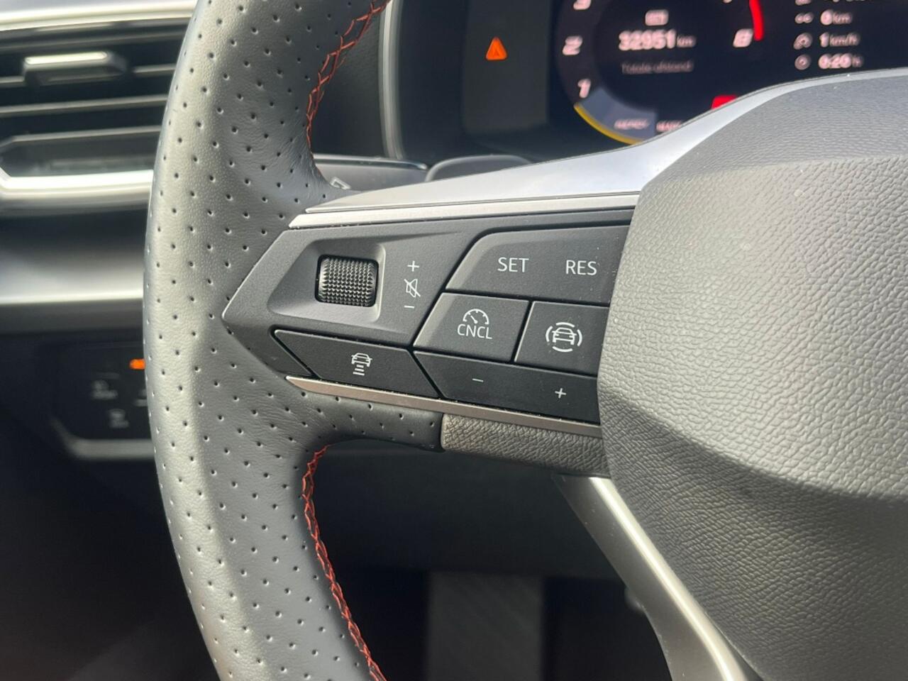 Seat LEON Sportstourer 1.5 eTSI 150pk DSG FR | ACC | Camera | Side Assist