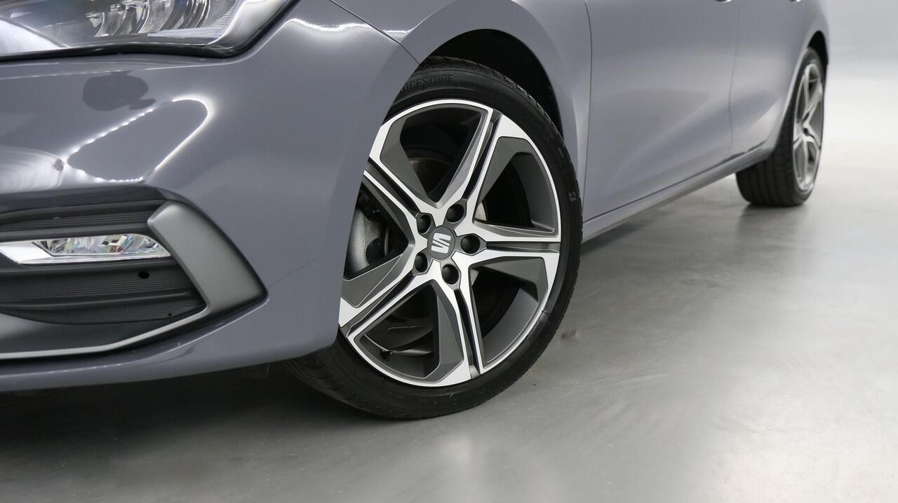 Seat LEON Sportstourer 1.0 TSI 110pk FR Business / Navigatie via App Connect / Parkeersensoren