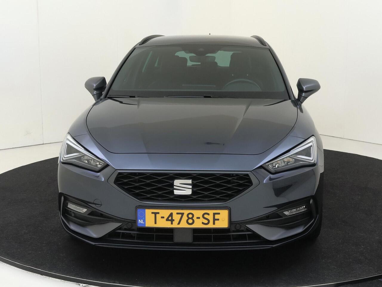 Seat LEON Sportstourer 1.0 eTSI FR Business Intense | Trekhaak | Parkeerassistent | 3-zone airco | Adaptieve cruise control | Achteruitrijcamera | Dodehoek detectie |
