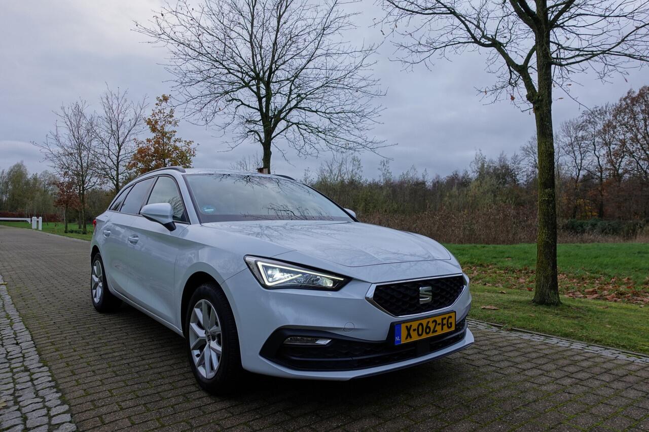 Seat LEON Sportstourer 1.0 eTSI FR Business Intense | Trekhaak | CarPlay | Camera | Stuurwielverw. | Stoelverw. | BTW |