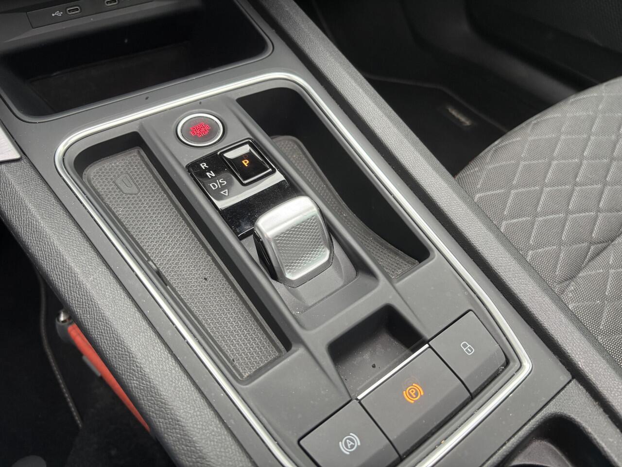 Seat LEON 1.5 eTSI FR Launch Edition | Pano | Stuur Verwarming | Stoel Verwarming | Parkeer Camera