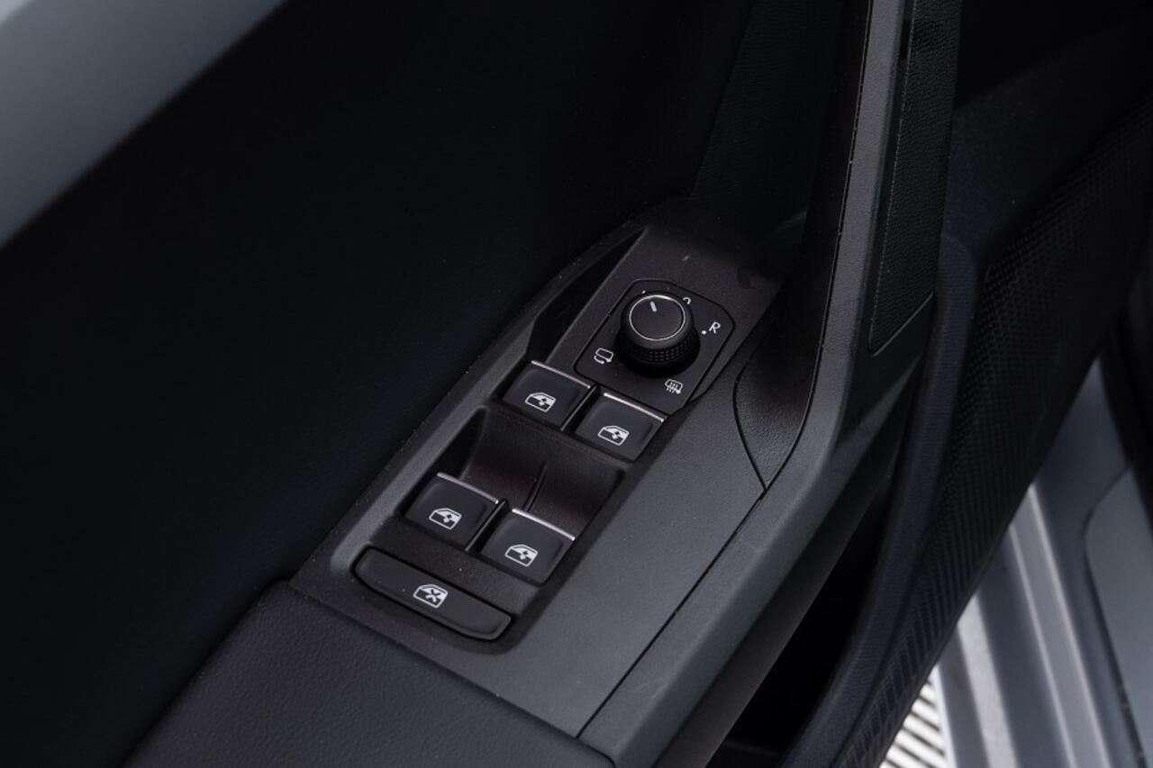 Seat LEON Sportstourer 1.0 TSI FR Business Intense | ADAPTIVE CRUISE | LANE ASSIST