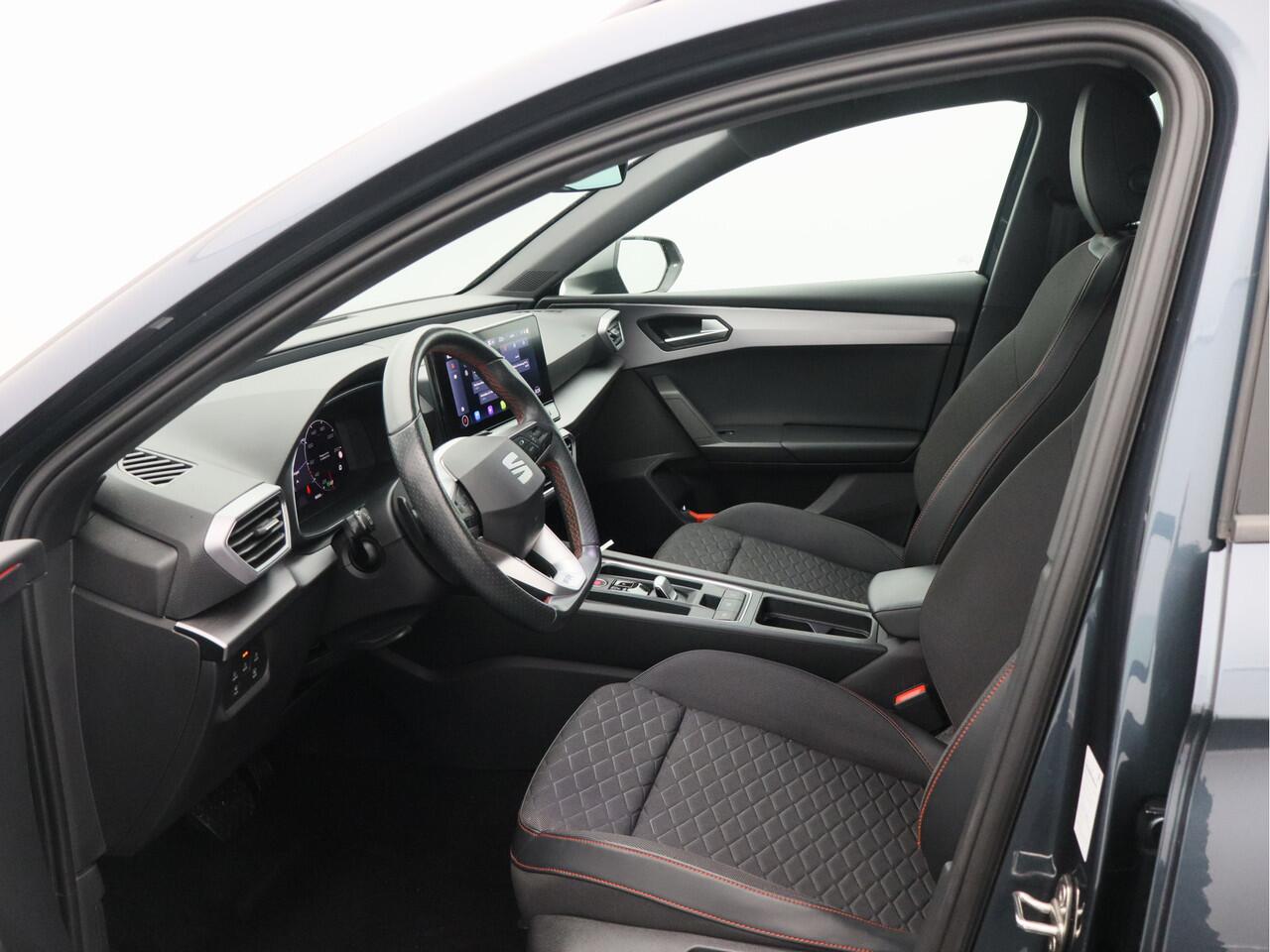 Seat LEON Sportstourer 1.5 eTSI FR Business Intense/ camera/ trekhaak/ zeer mooi!