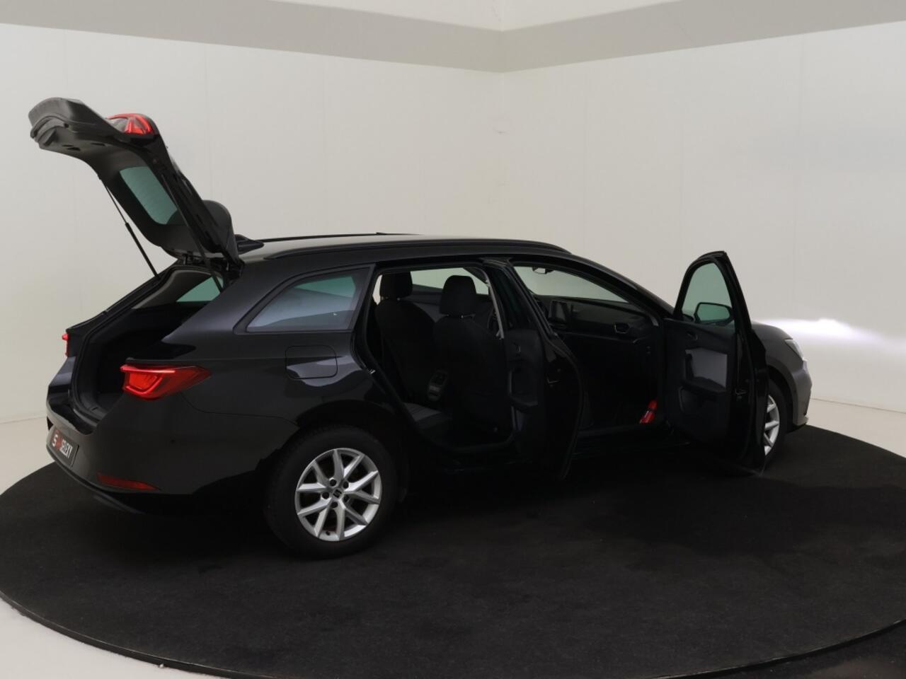 Seat LEON 1.0 eTSI Style | Cruise | Stuur/stoel verwarm. | Camera | Navi |