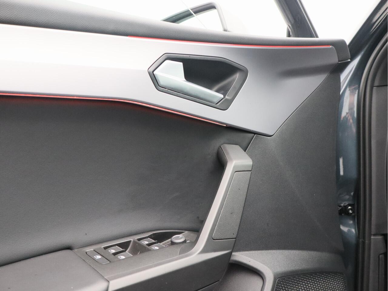 Seat LEON Sportstourer 1.5 eTSI FR Business Intense/ camera/ trekhaak/ zeer mooi!