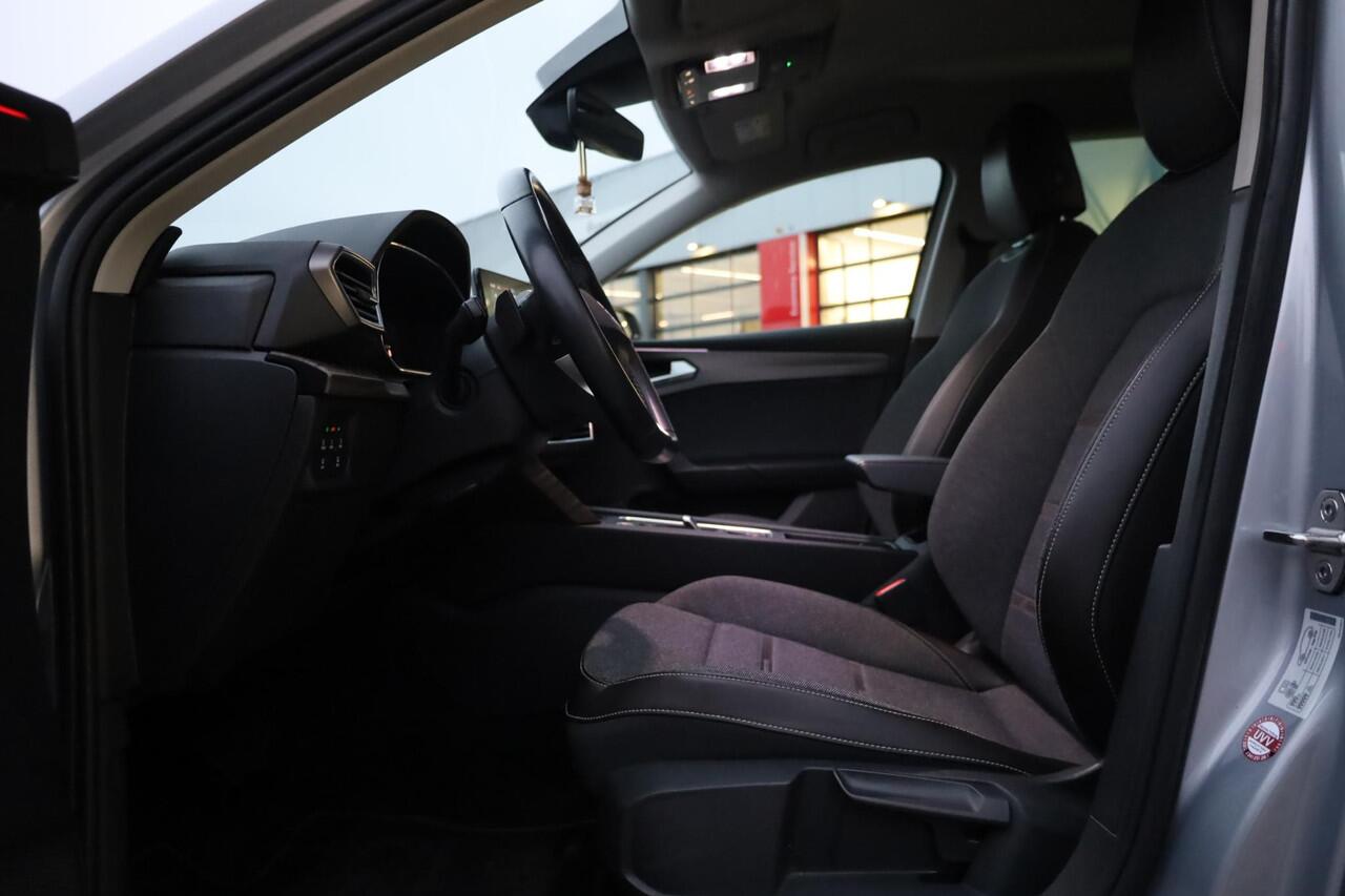 Seat LEON Sportstourer 1.4 TSI eHybrid PHEV Xcellence ACC side assist achteruitrijcamera elektrische achterklep keyless navigatie pdc voor en achter LED verlichting 17" LMV spiegel pakket full link carplay voorbereiding draadloos app connect