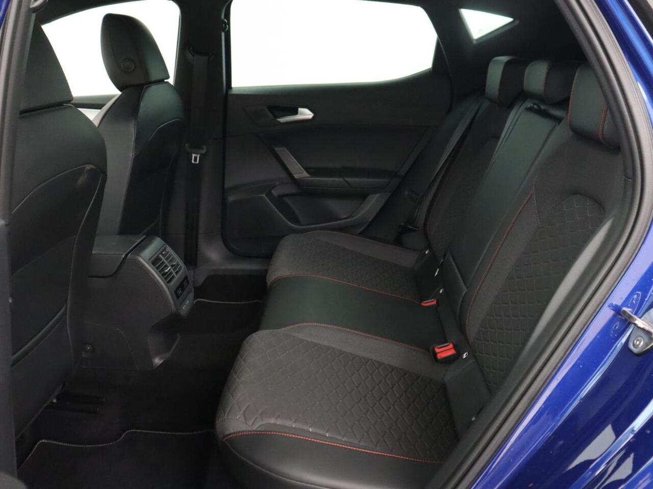 Seat LEON 1.5 eTSI FR Intense | Stoelverwarming | Adaptive cruise | Camera | Carplay | Navigatie | Full LED | Keyless | Stuurverwarming | Climate control