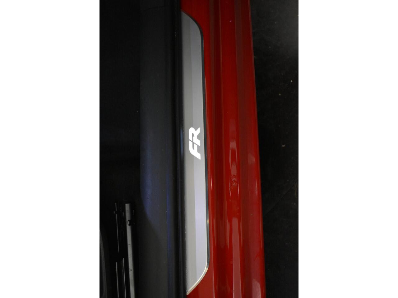 Seat LEON 1.4 TSI eHybrid PHEV FR Business Intense All Season Banden Navi Adep Cruis