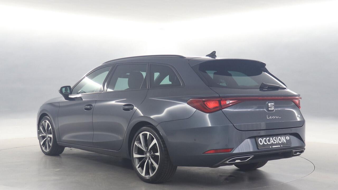 Seat LEON Sportstourer 1.5 eTSI FR Business Intense / Navigatie / Parkeersensoren / Trekhaak wegklapbaar