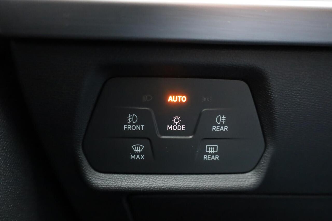 Seat LEON Sportstourer 1.4 TSI eHybrid PHEV FR Side assist sfeerverlichting navigatie grootbeeld leder alcantara ACC cruise control FR FULL Led cruise control parkeersensoren multifunctioneel lederen stuurwiel doorn ons geleverd en door ons dealer onderhouden