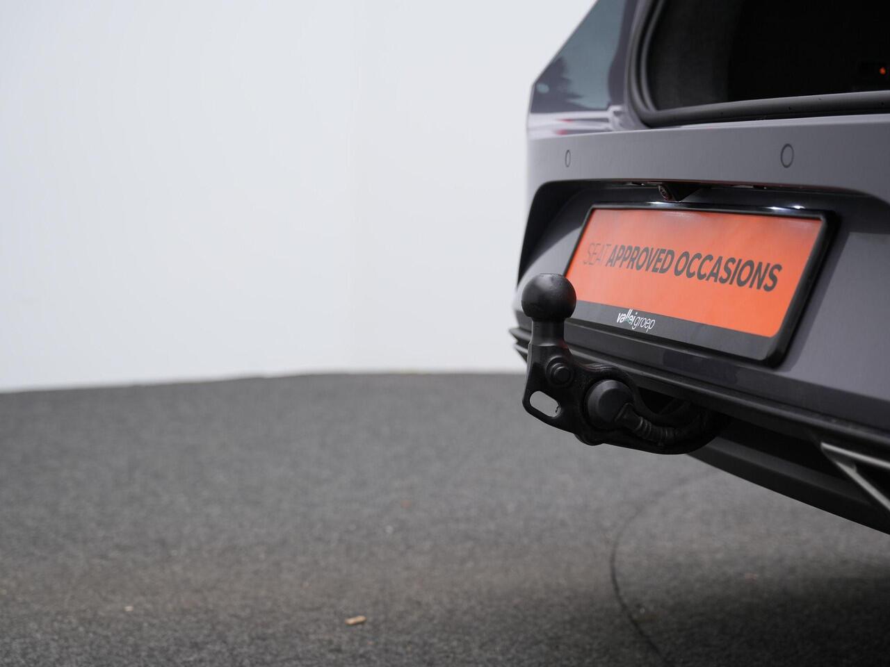 Seat LEON Sportstourer 1.0 TSI 110 pk FR Business Intense | Panoramadak | Trekhaak | Achteruitrijcamera | Adaptive Cruise | Navigatie