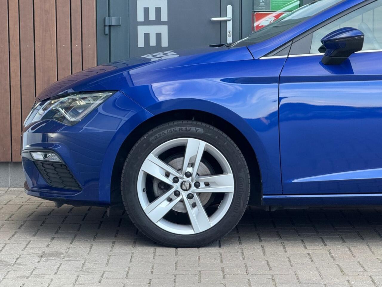 Seat LEON 1.0 TSI FR Pano Led Trekhaak Camera Stoelverw.