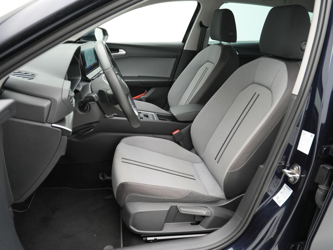 Seat LEON 1.0 eTSI 110 pk DSG Style Business Intense Navigatie Clima Camera Stoelverwarming Parkassist 220