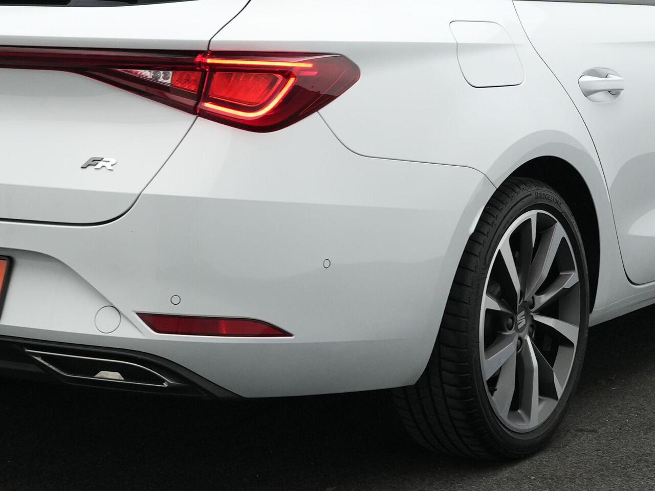 Seat LEON Sportstourer 1.0 eTSI 110 pk DSG FR Business Intense | Achteruitrijcamera | Navigatie | Adaptive Cruise | Side Assist