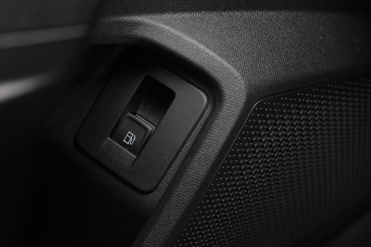 Seat LEON Sportstourer 1.4 TSI eHybrid PHEV FR Side assist sfeerverlichting navigatie grootbeeld leder alcantara ACC cruise control FR FULL Led cruise control parkeersensoren multifunctioneel lederen stuurwiel doorn ons geleverd en door ons dealer onderhouden